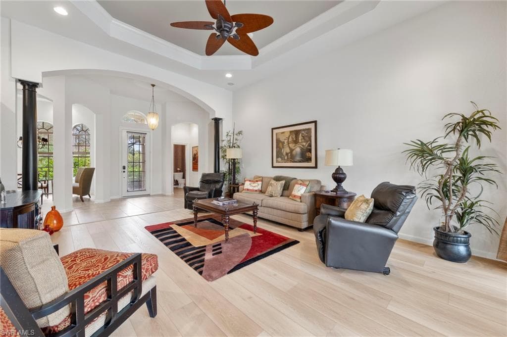 8975 Morgan Ct, Naples, FL 34113-3