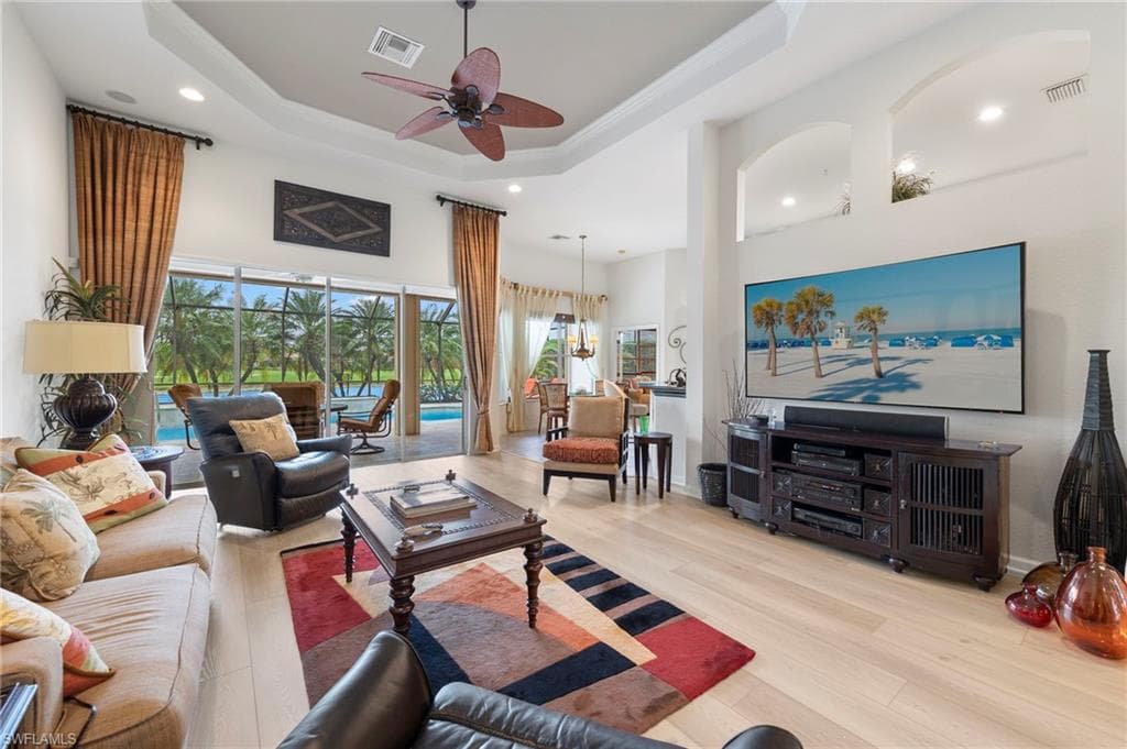 8975 Morgan Ct, Naples, FL 34113-4