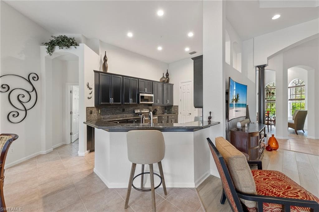 8975 Morgan Ct, Naples, FL 34113-6
