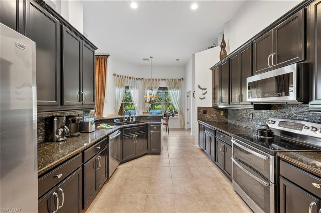 8975 Morgan Ct, Naples, FL 34113-7