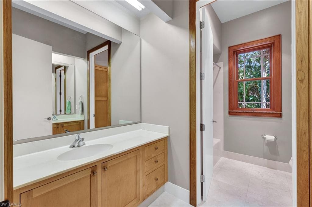 5660 English Oaks Ln, Naples, FL 34119-18