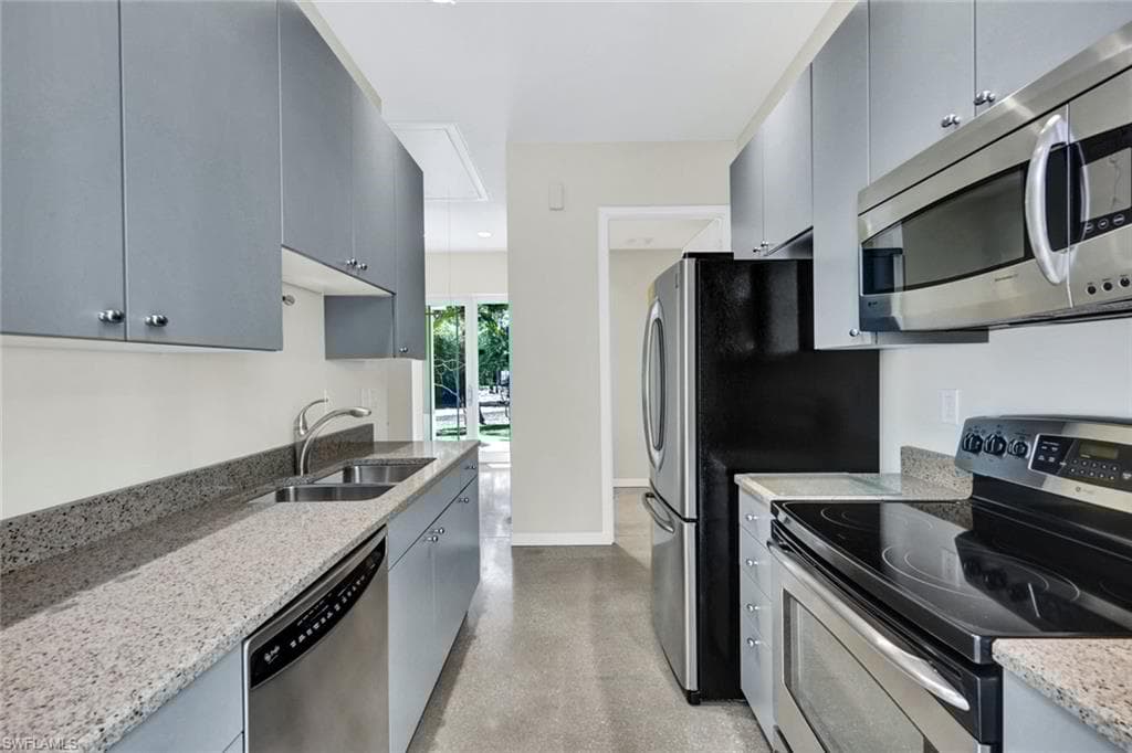5660 English Oaks Ln, Naples, FL 34119-24