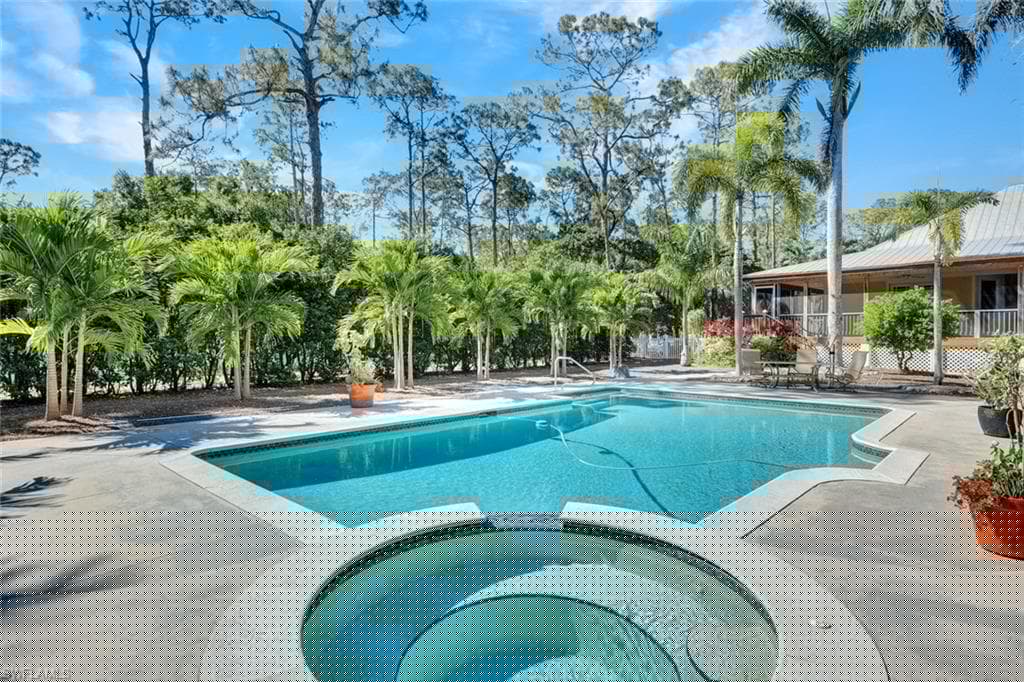 5660 English Oaks Ln, Naples, FL 34119-7