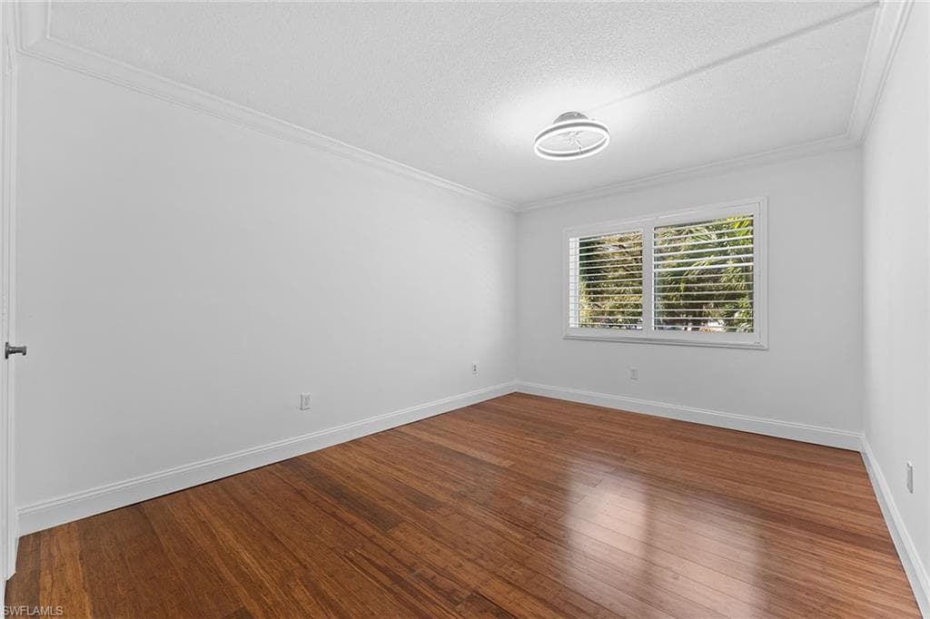 72 7th St S 210, Naples, FL 34102-9