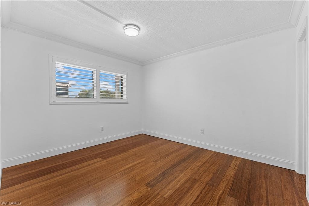72 7th St S 210, Naples, FL 34102-11