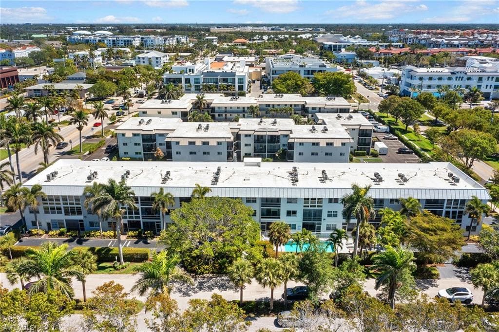 72 7th St S 210, Naples, FL 34102-16