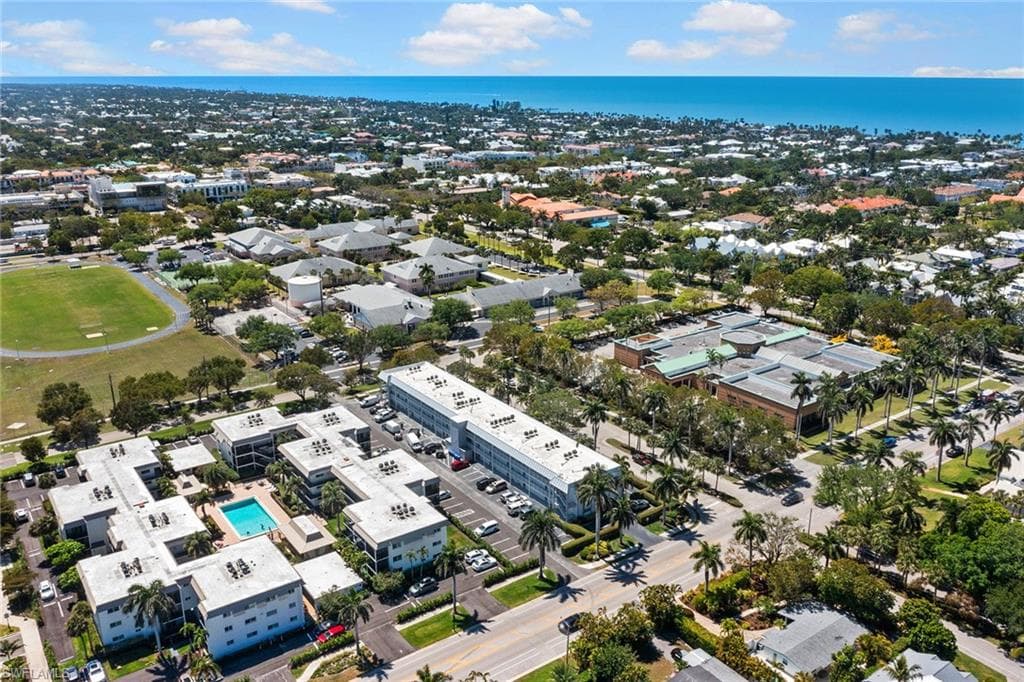 72 7th St S 210, Naples, FL 34102-18