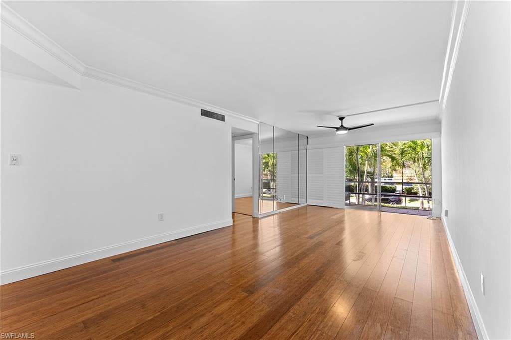 72 7th St S 210, Naples, FL 34102-3