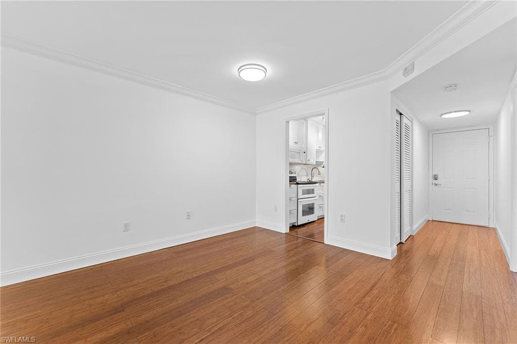 72 7th St S 210, Naples, FL 34102-6