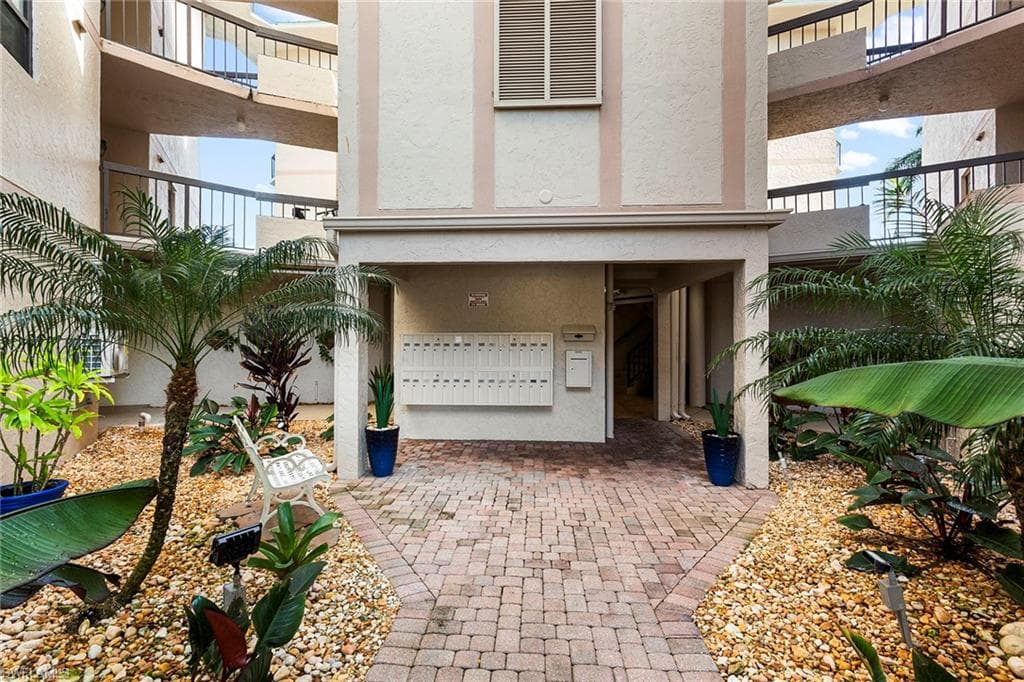 845 Collier Ct 204, Marco Island, FL 34145-26