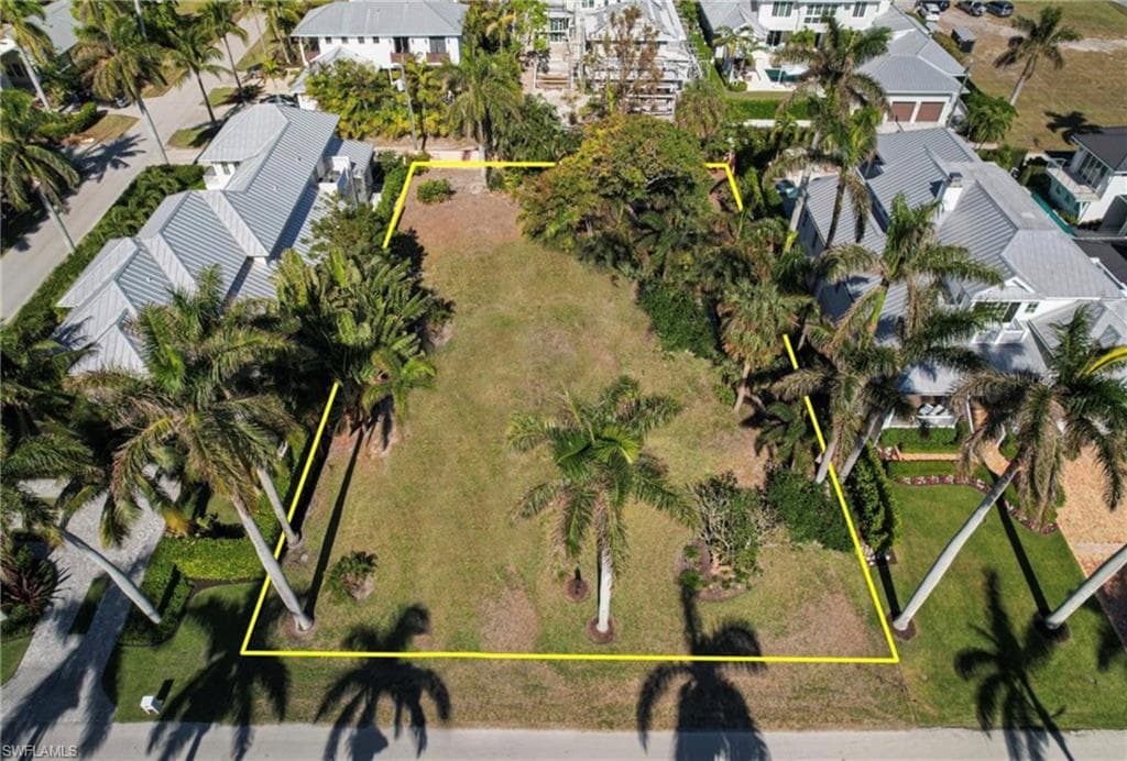 537 14th Ave S, Naples, FL 34102-2