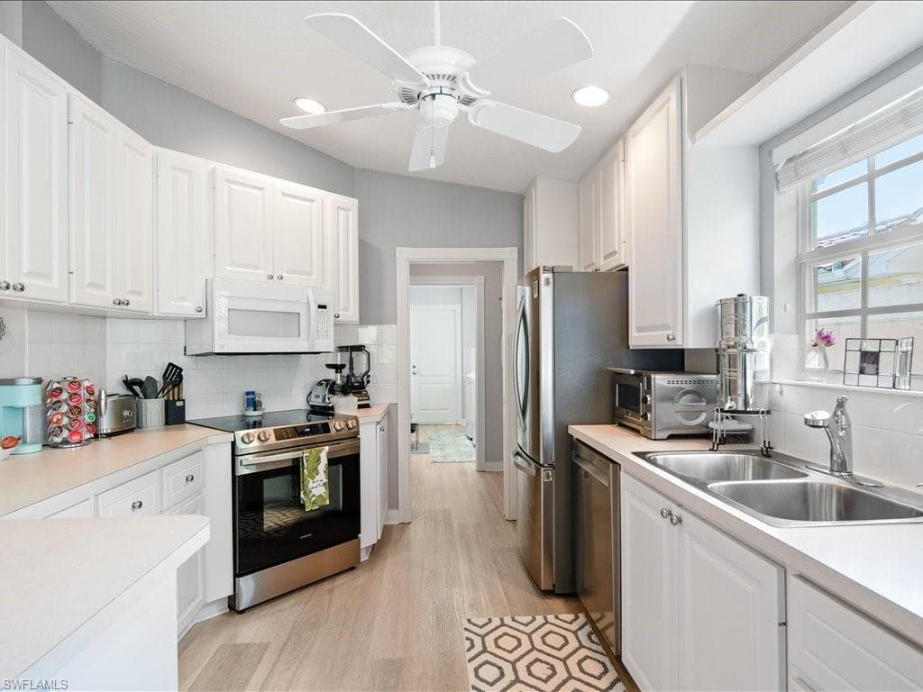 3238 Barbados Ln, Naples, FL 34119-15