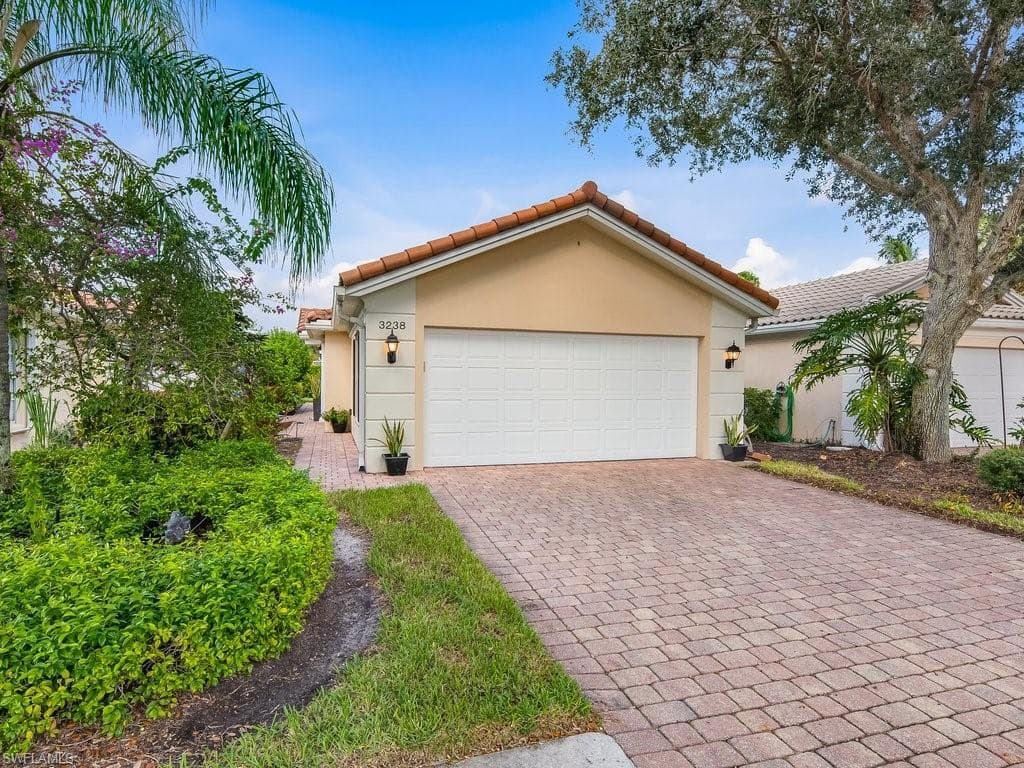 3238 Barbados Ln, Naples, FL 34119-1