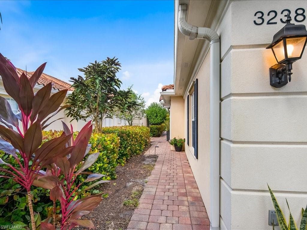 3238 Barbados Ln, Naples, FL 34119-3