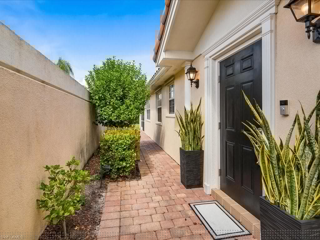 3238 Barbados Ln, Naples, FL 34119-4