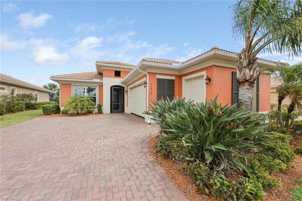 11619 Giulia Dr, Fort Myers, FL 33913-3