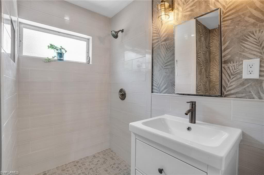 135 Standish Cir, North Fort Myers, FL 33903-17