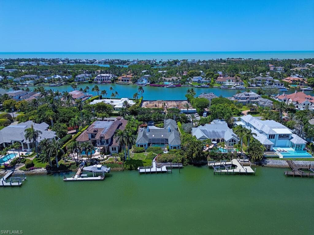 3495 Gin Ln, Naples, FL 34102-4