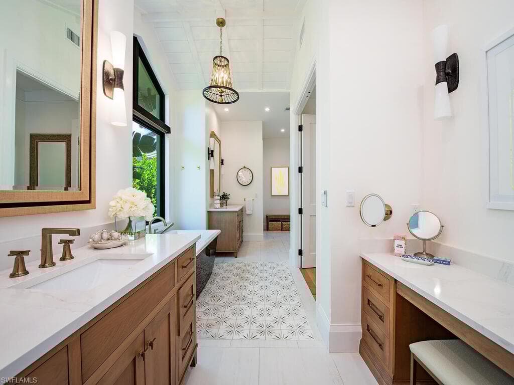 679 Rudder Rd, Naples, FL 34102-22