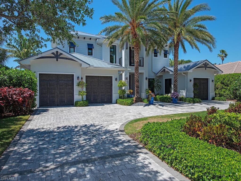 679 Rudder Rd, Naples, FL 34102-3