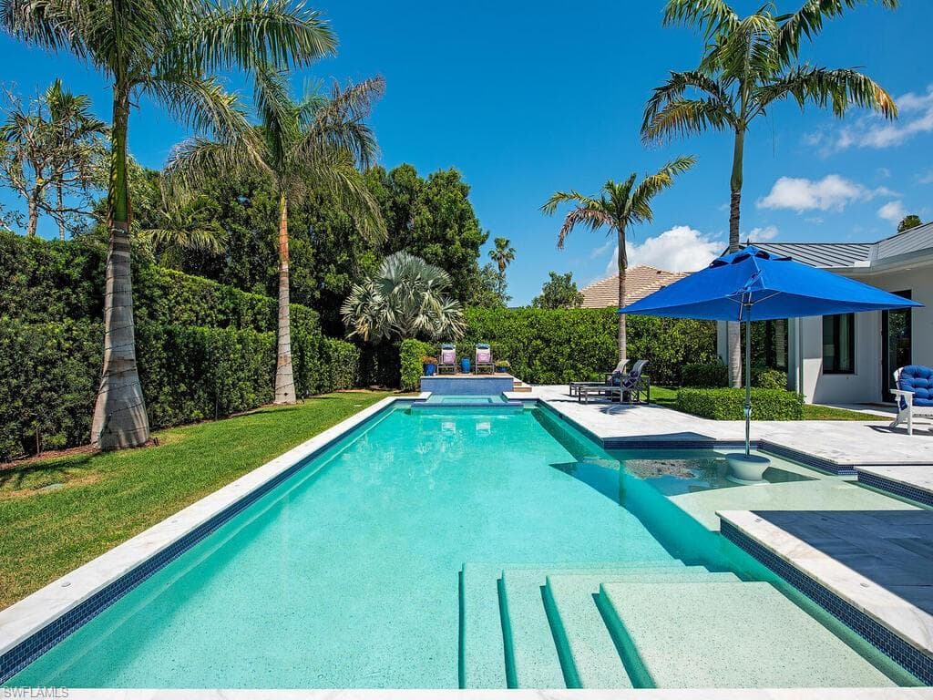 679 Rudder Rd, Naples, FL 34102-5