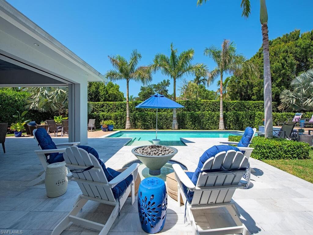 679 Rudder Rd, Naples, FL 34102-6