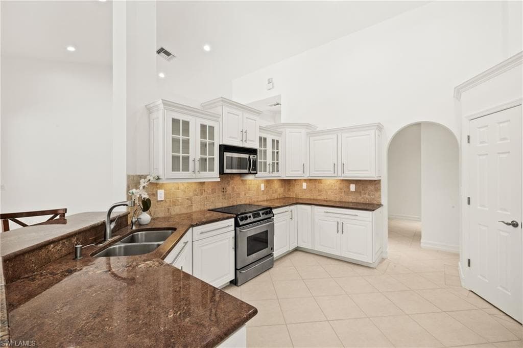 7034 Sugar Magnolia Cir, Naples, FL 34109-11