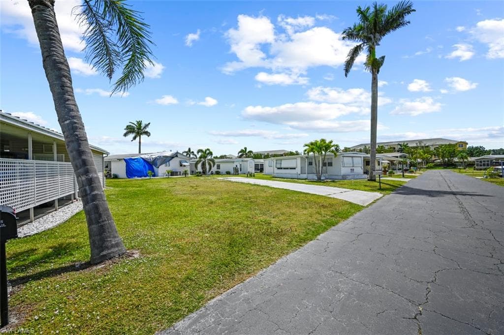 339 Mattie Ave, Fort Myers, FL 33908-4