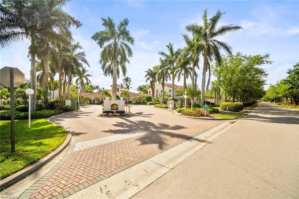 4665 Saint Croix Ln 1525, Naples, FL 34109-3