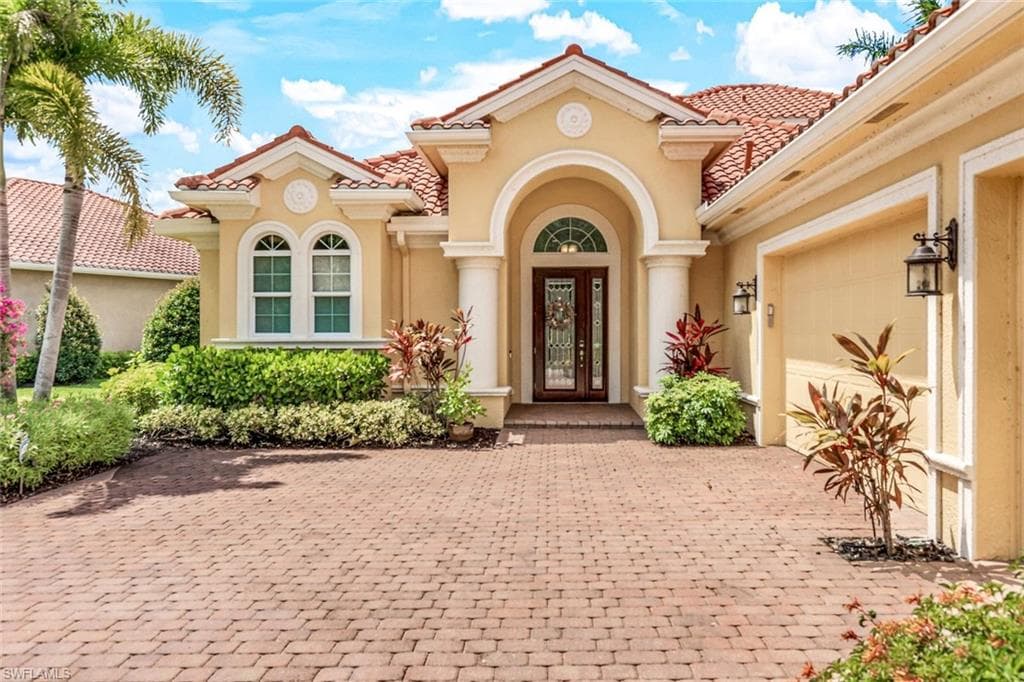 9337 Campanile Cir, Naples, FL 34114-4