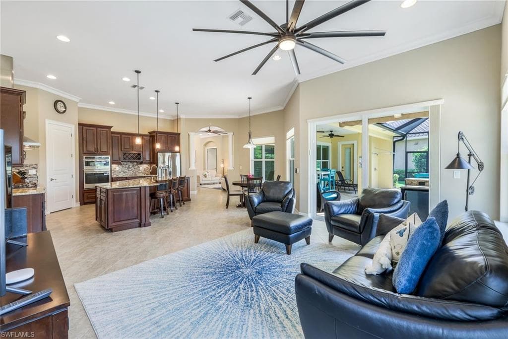 9337 Campanile Cir, Naples, FL 34114-8