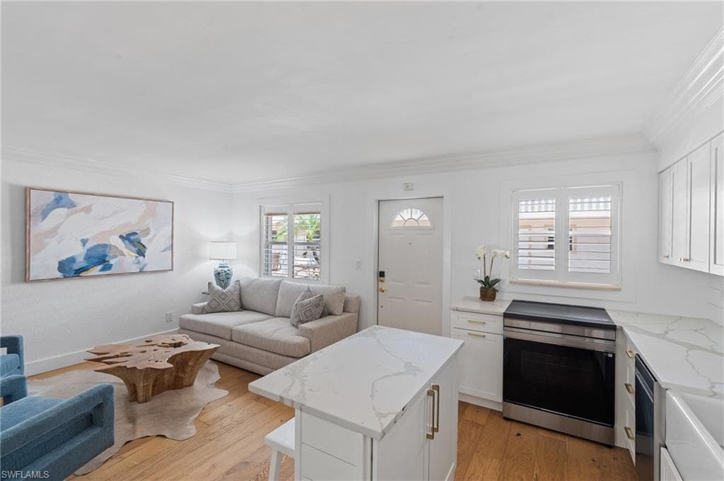 980 7th Ave S 107, Naples, FL 34102-4