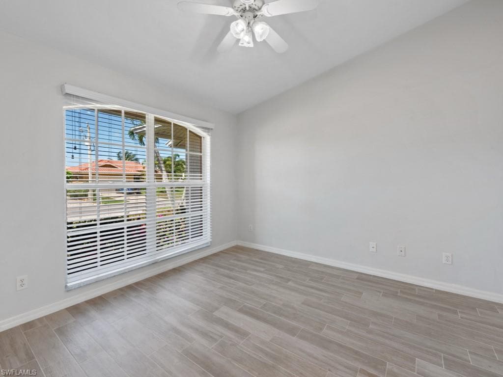 371 Edgewater Ct, Marco Island, FL 34145-18