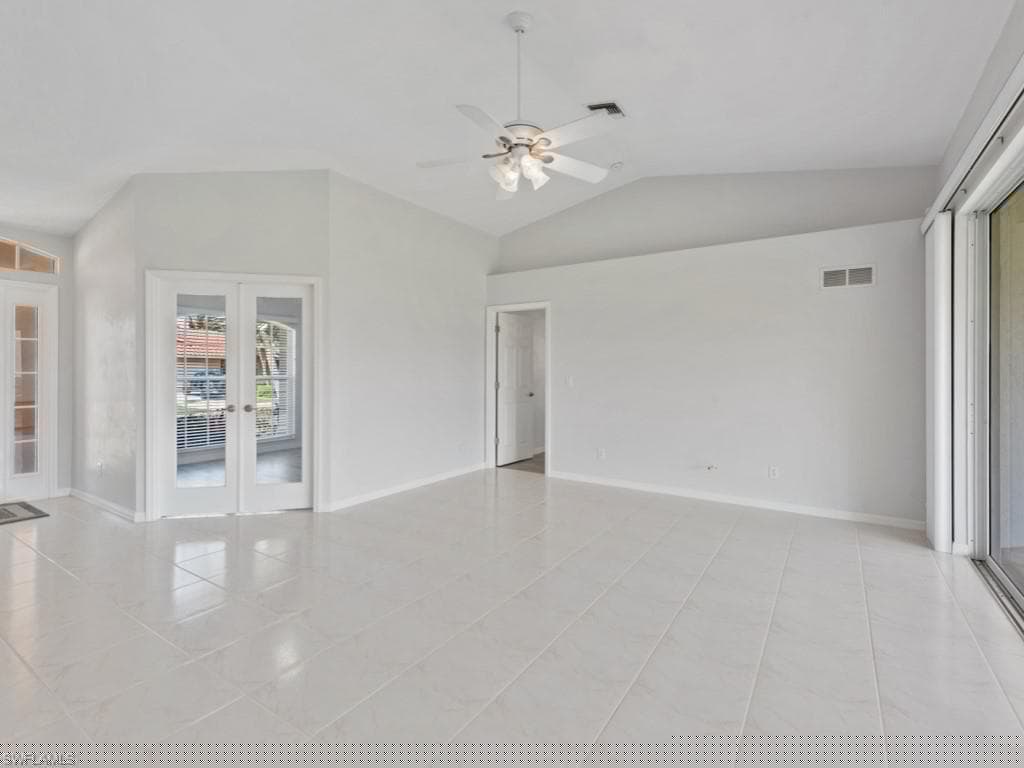 371 Edgewater Ct, Marco Island, FL 34145-19