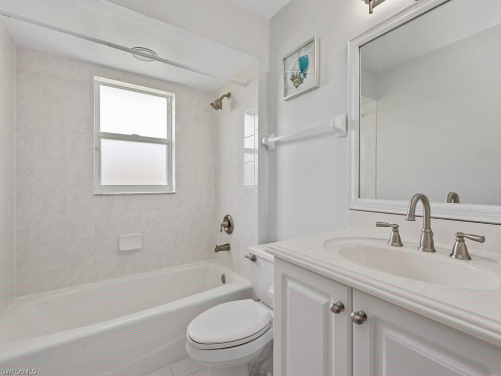 371 Edgewater Ct, Marco Island, FL 34145-22