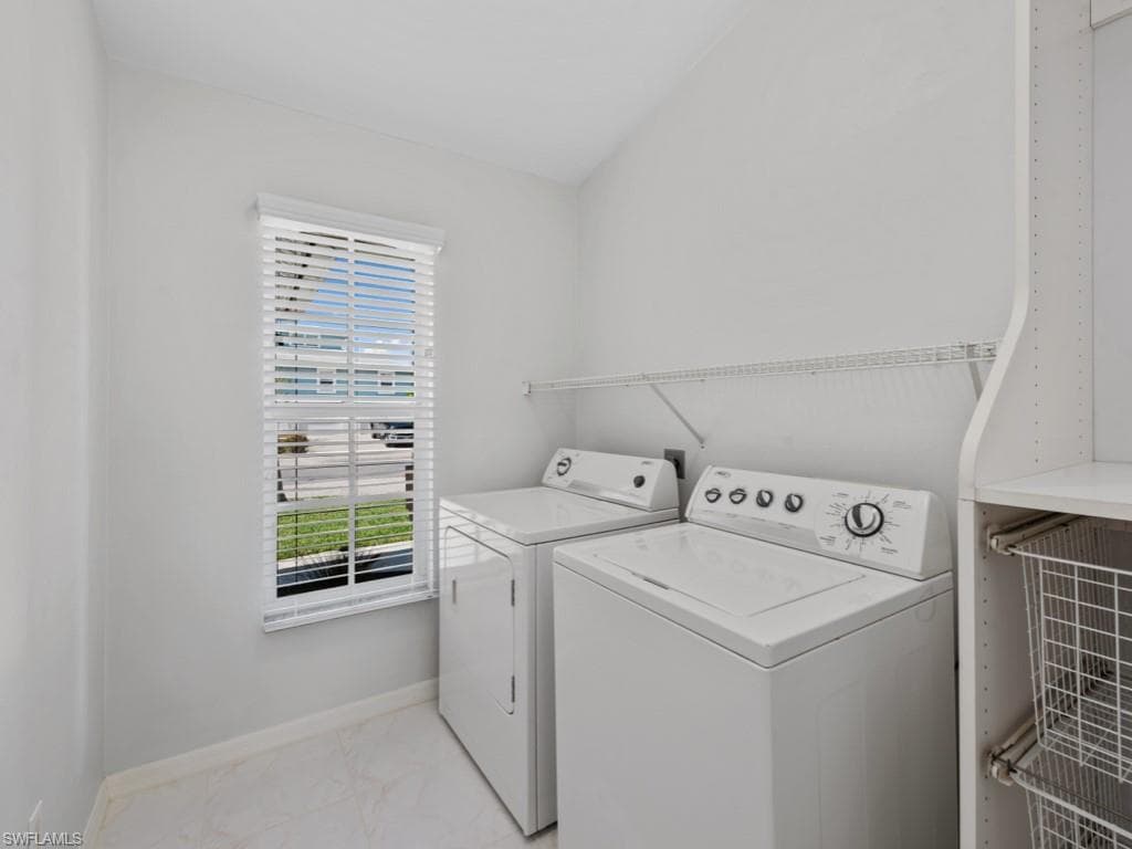 371 Edgewater Ct, Marco Island, FL 34145-25