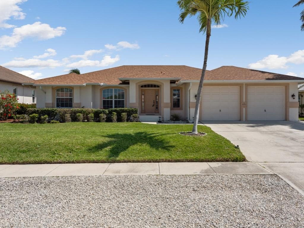 371 Edgewater Ct, Marco Island, FL 34145-28