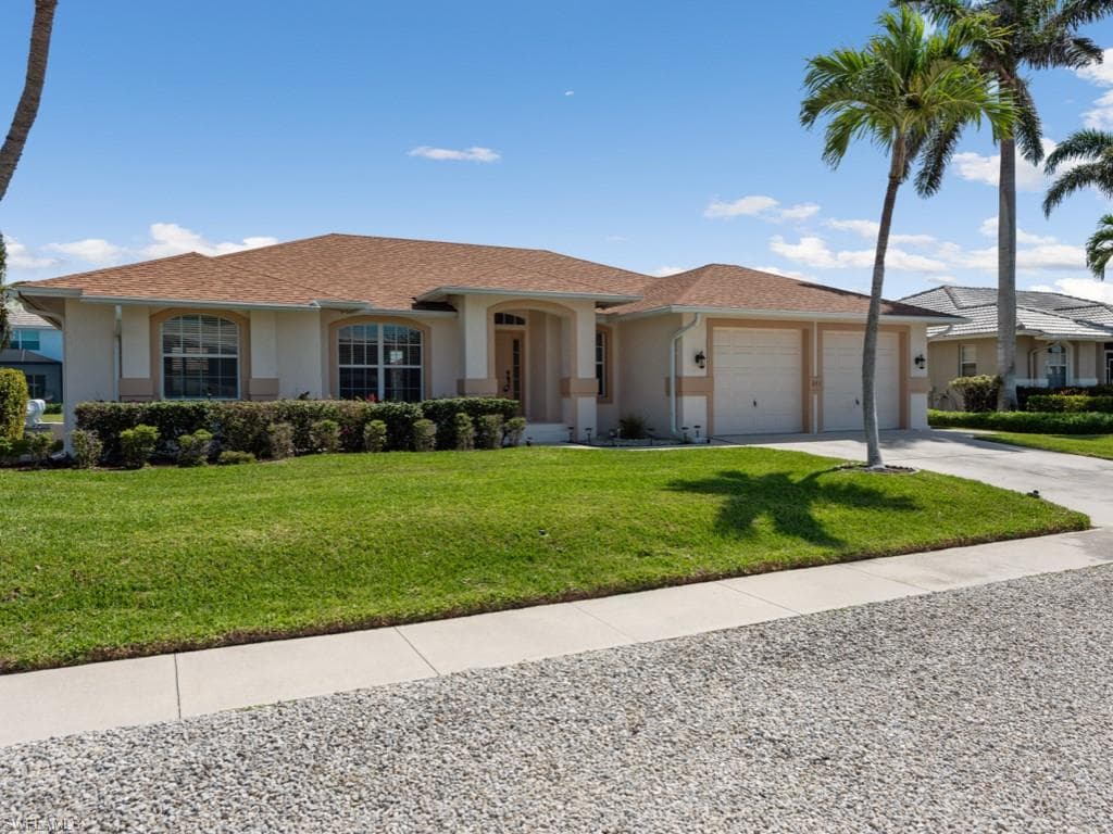 371 Edgewater Ct, Marco Island, FL 34145-2