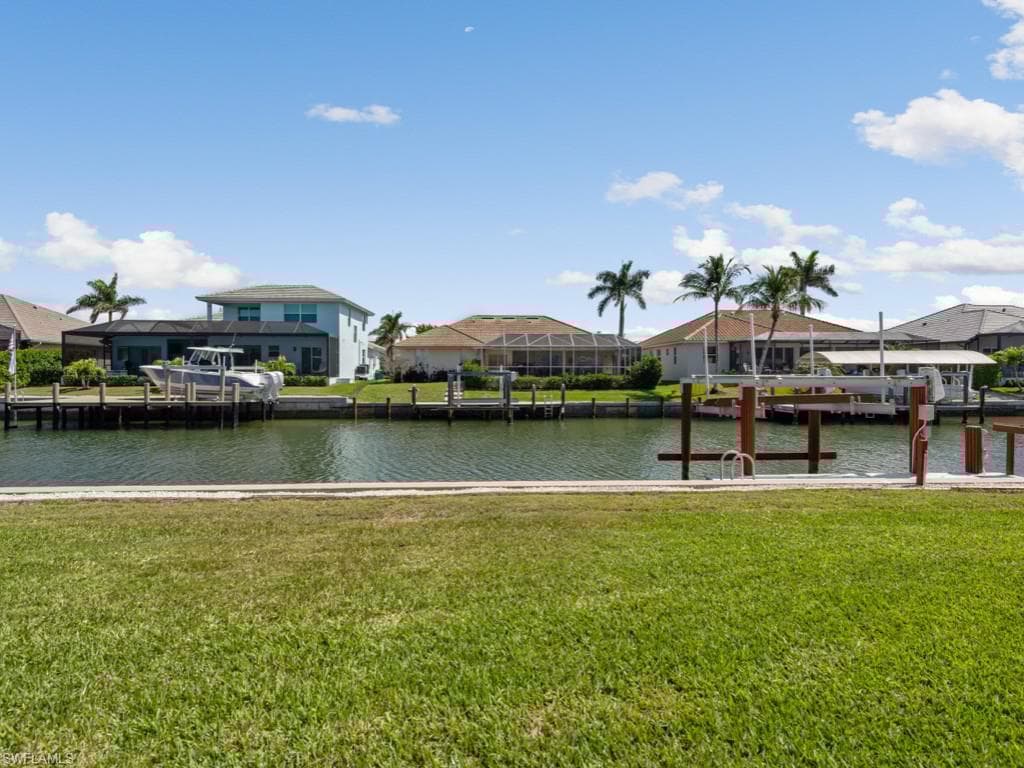 371 Edgewater Ct, Marco Island, FL 34145-29