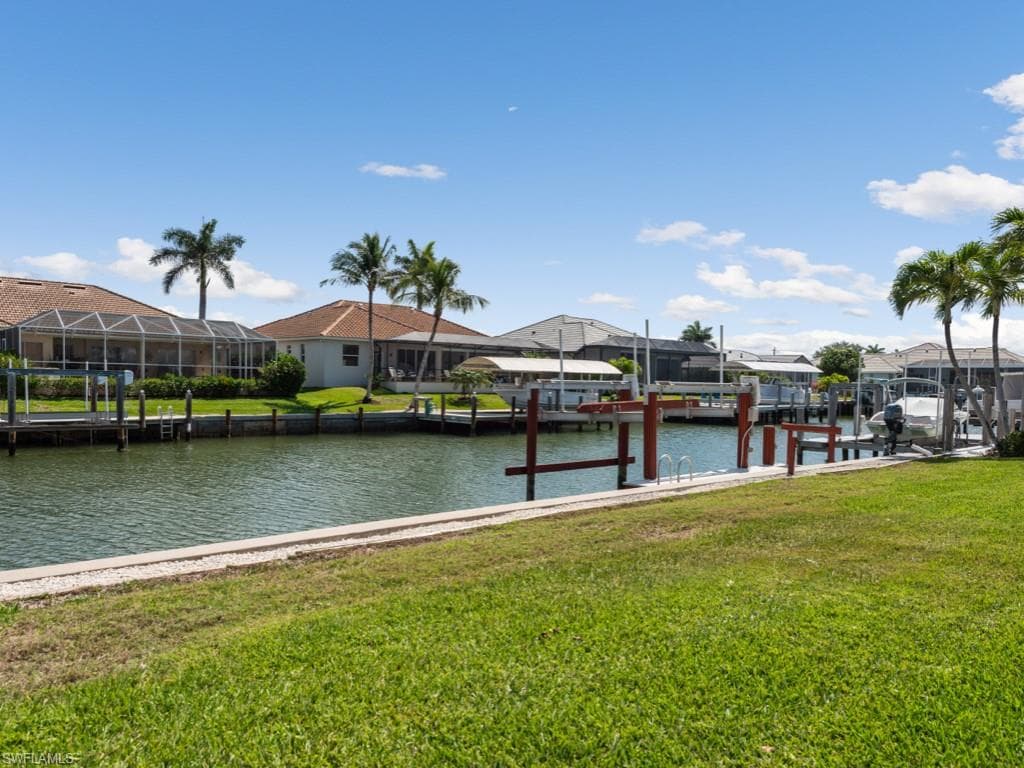 371 Edgewater Ct, Marco Island, FL 34145-30