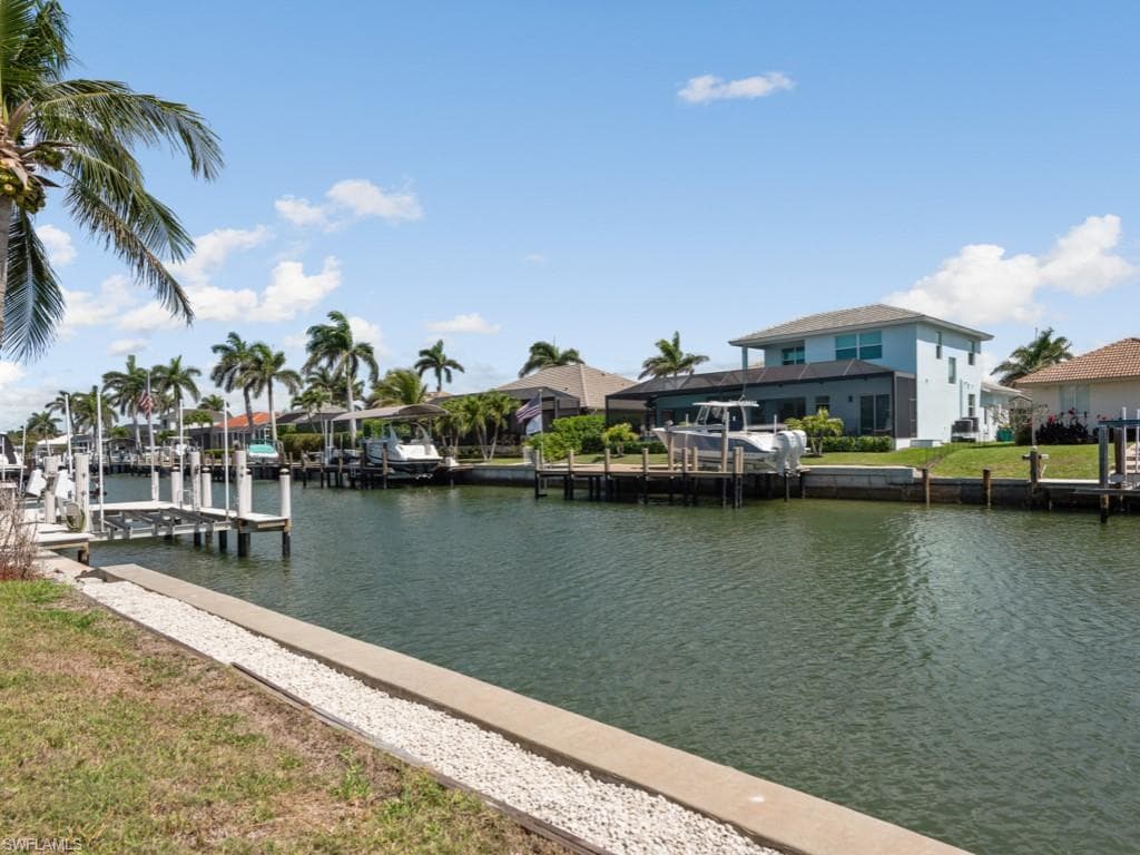 371 Edgewater Ct, Marco Island, FL 34145-31