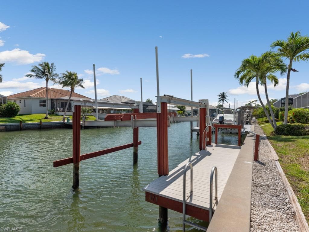 371 Edgewater Ct, Marco Island, FL 34145-5
