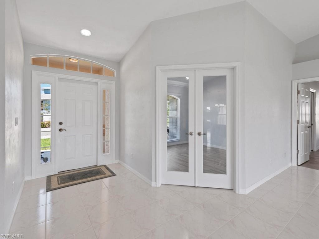 371 Edgewater Ct, Marco Island, FL 34145-7