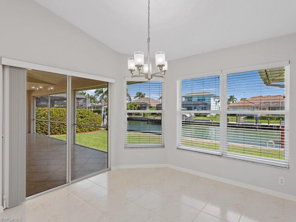 371 Edgewater Ct, Marco Island, FL 34145-8