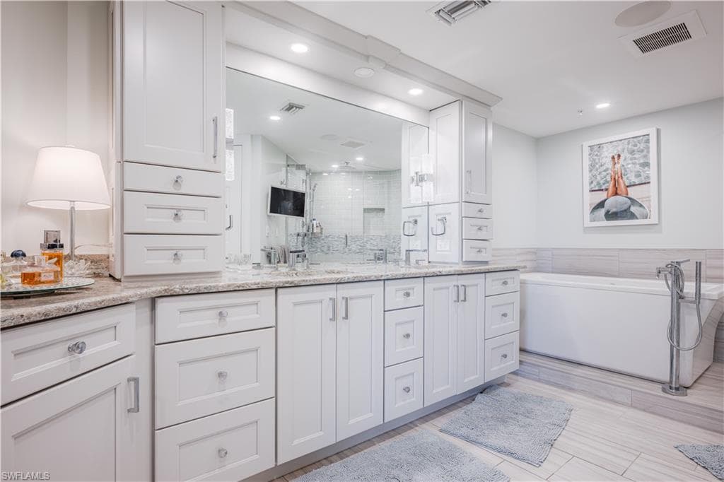 4021 Gulf Shore Blvd N 206, Naples, FL 34103-18