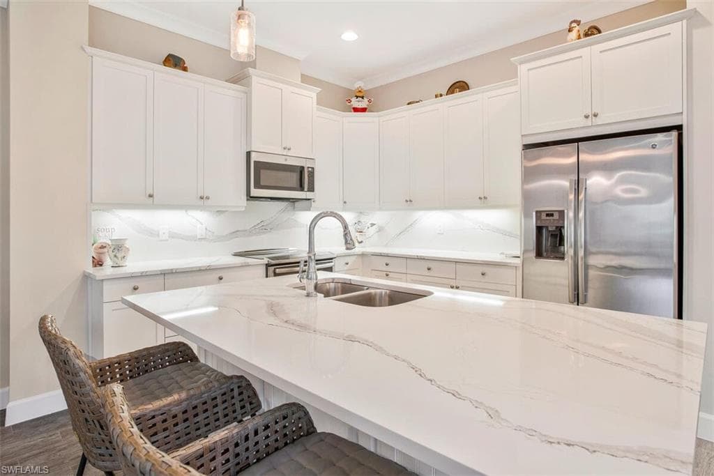 6908 Cay Ct, Naples, FL 34113-1