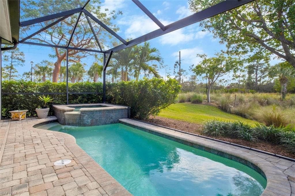 6908 Cay Ct, Naples, FL 34113-4