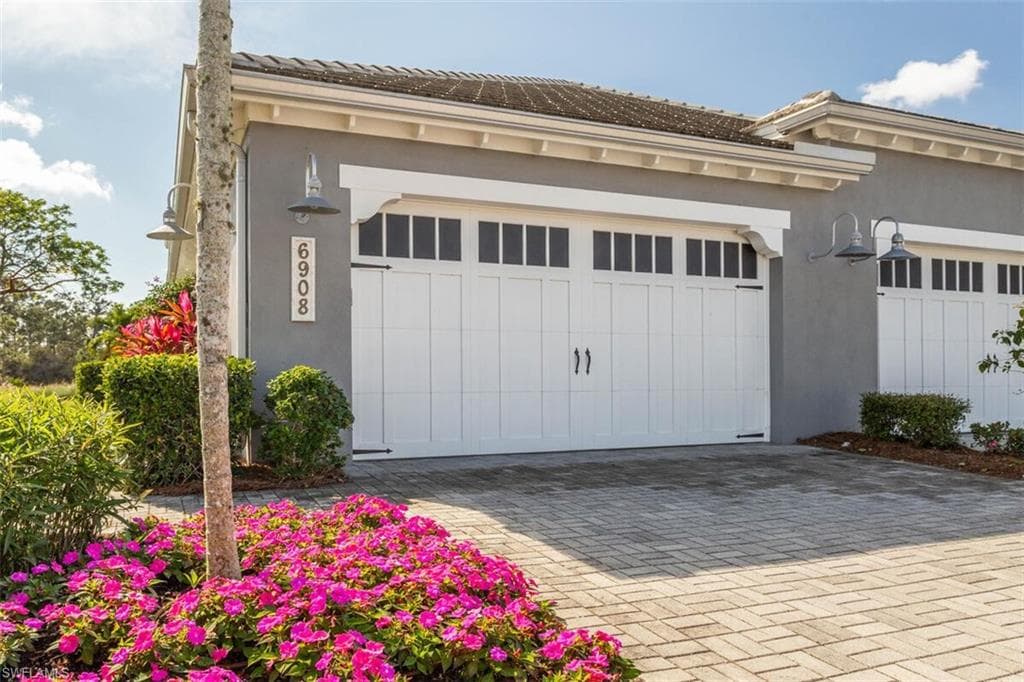 6908 Cay Ct, Naples, FL 34113-7