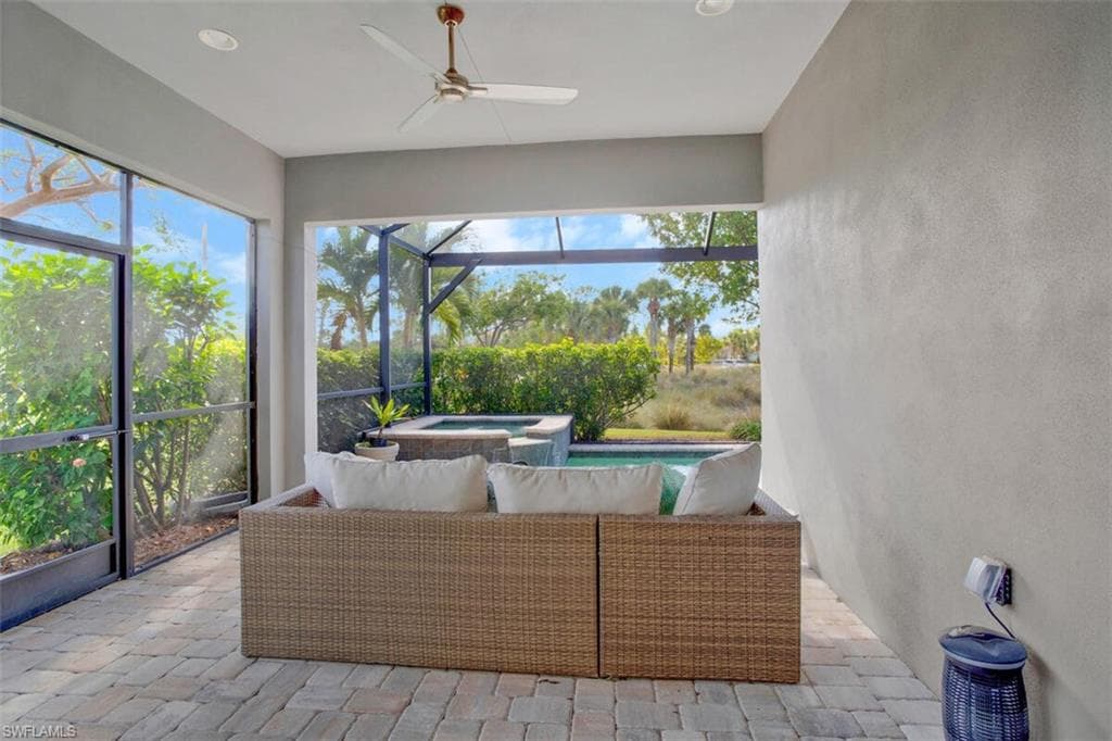 6908 Cay Ct, Naples, FL 34113-8