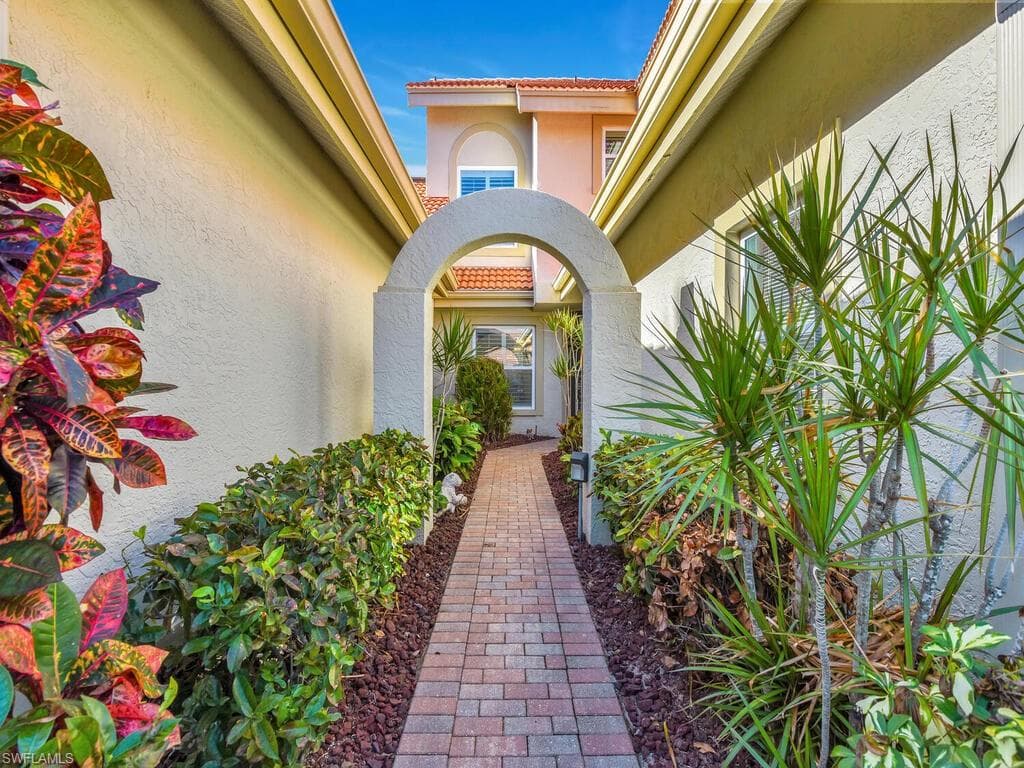 185 Napa Ridge Rd E 34, Naples, FL 34119-1